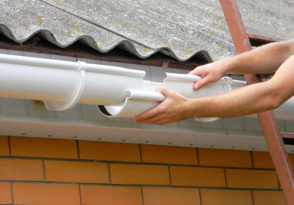 Cost of Gutter Hanging in Clarkston